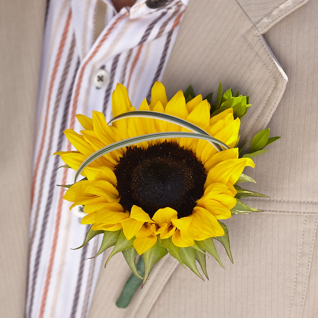 Free Spirit Boutonniere – New Rochelle Florist, New Rochelle NY